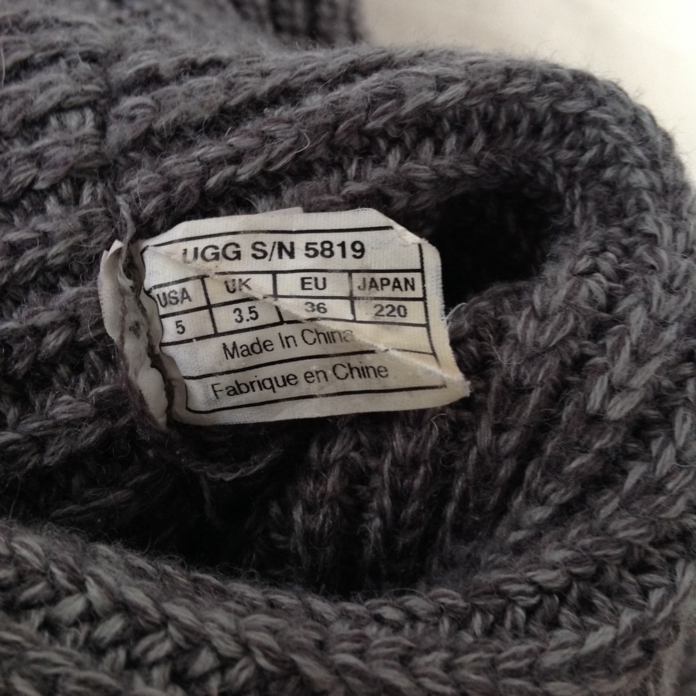 UGG CLASSIC CARDY BOOTS - Picture 7 of 8